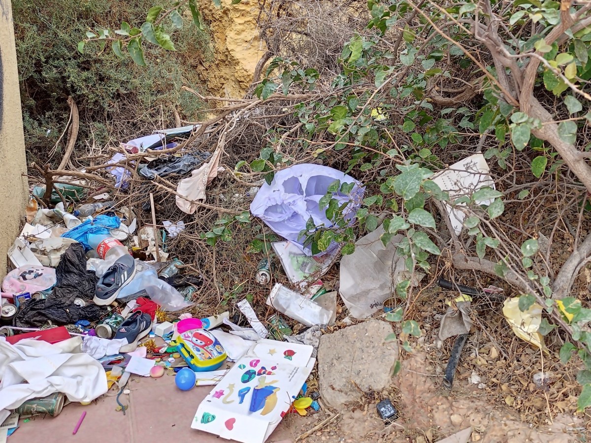 Auténticos estercoleros en los aledaños del Hospital Universitario&nbsp;Torrecárdenas